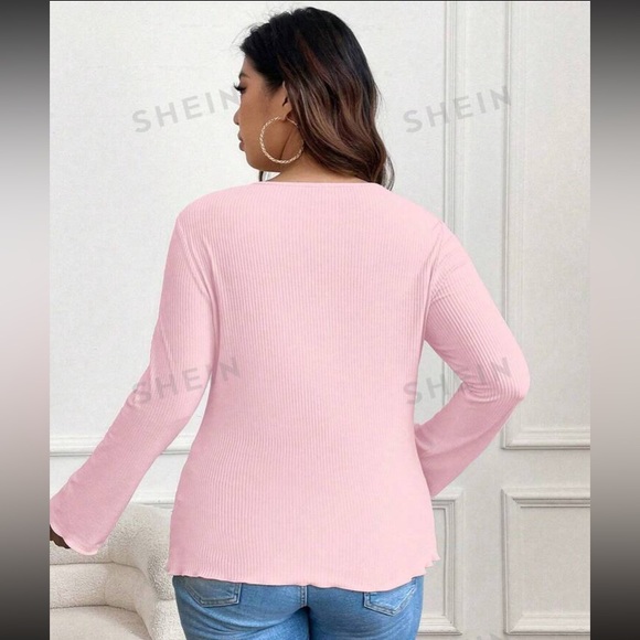 SHEIN Top with heart cutout - Picture 2 of 4